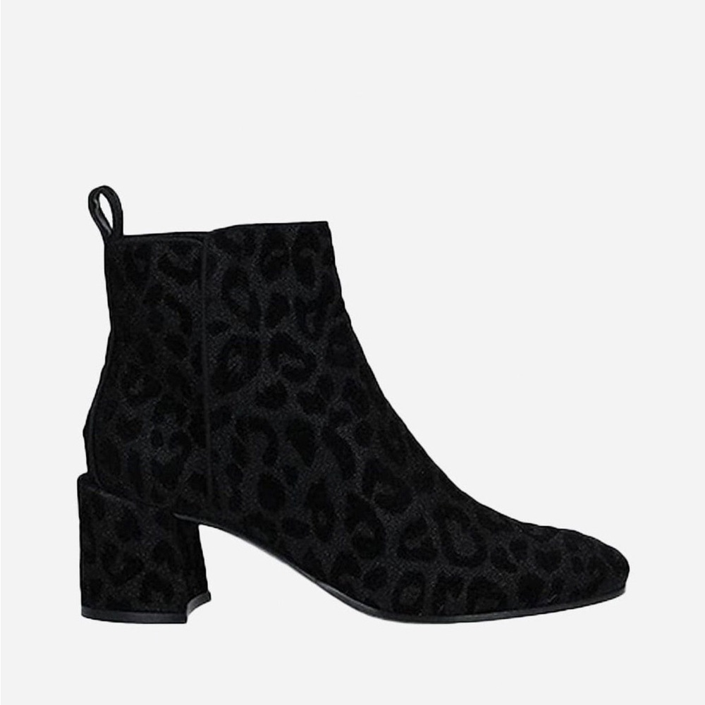 DOLCE & GABBANA
LEOPARD-PRINT ANKLE BOOTS